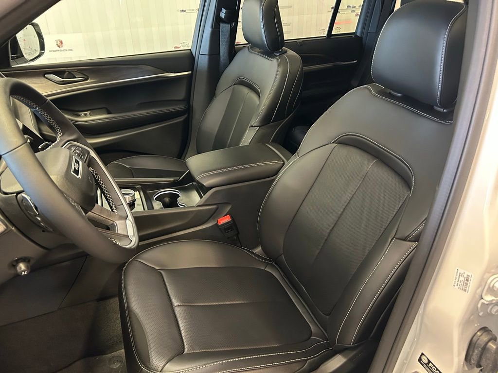 New 2025 Jeep Grand Cherokee Limited w/ Luxury Tech Group II image 8