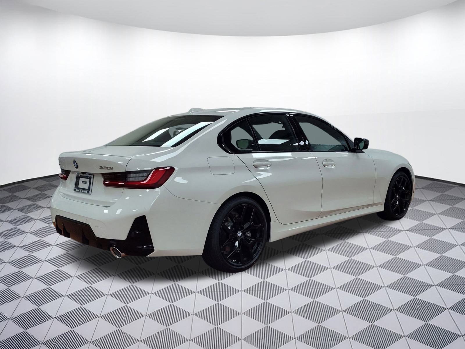 Used 2025 BMW 330i xDrive Sedan w/ M Sport Package image 9