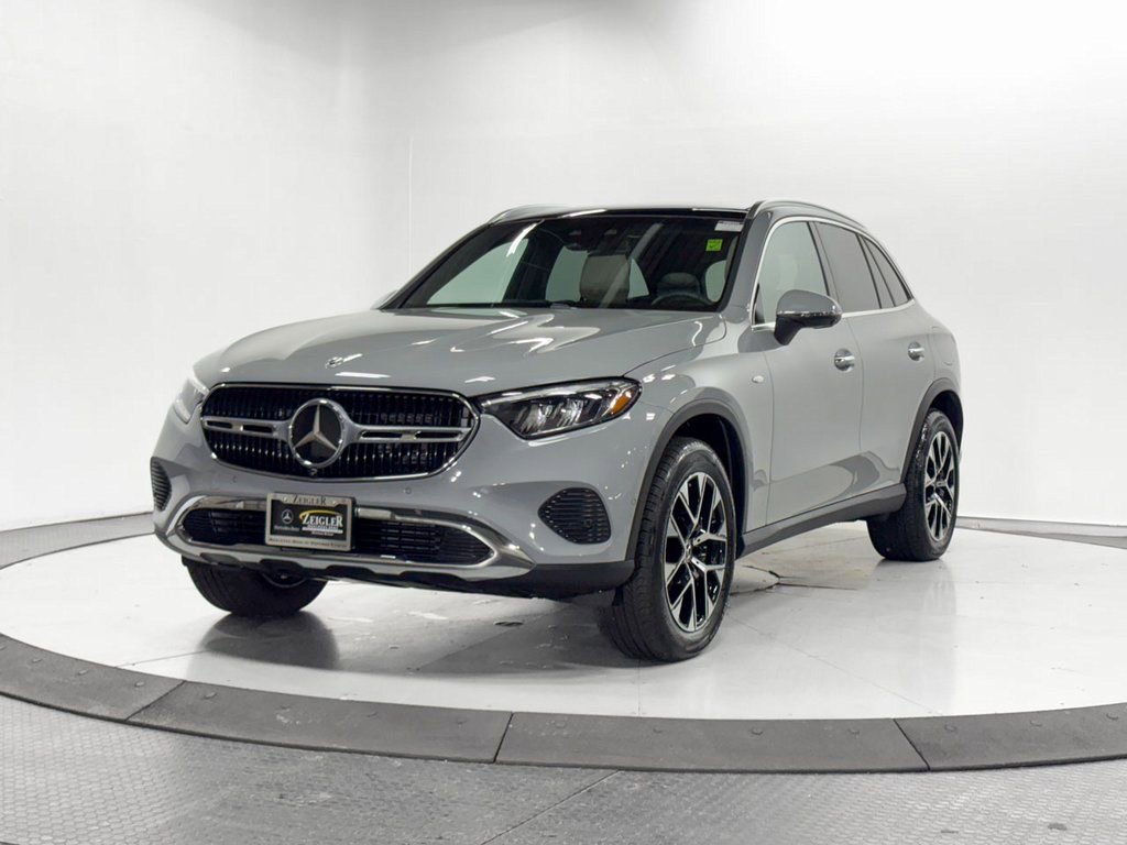 Used 2025 Mercedes-Benz GLC 350e 4MATIC w/ Driver Assistance Package image 3