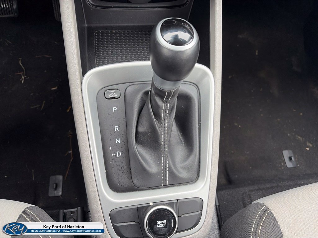 Used 2025 Hyundai Venue SEL FWD image 23