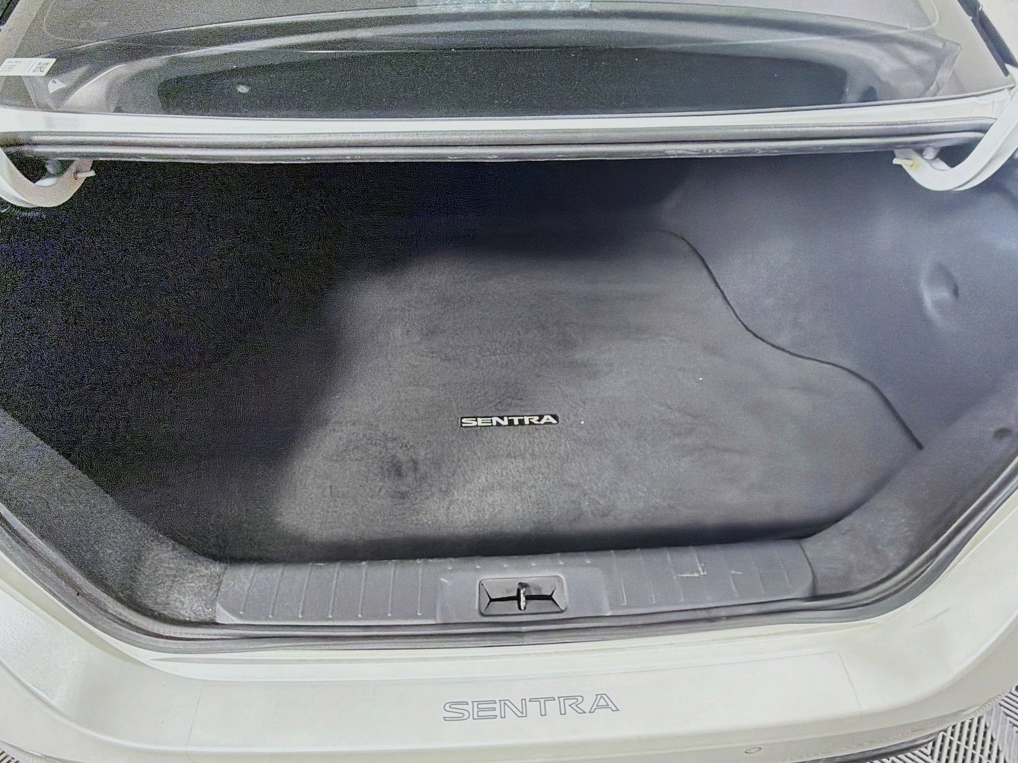 Used 2023 Nissan Sentra SR w/ Midnight Edition Package FWD image 27