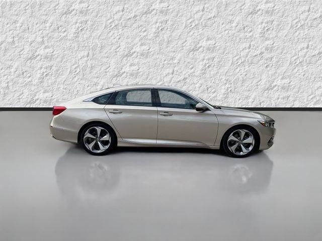 Used 2018 Honda Accord Touring image 2