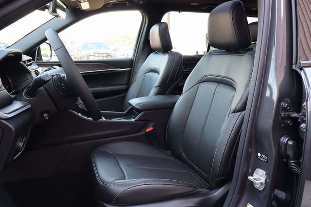 New 2025 Jeep Grand Cherokee Limited w/ Luxury Tech Group II image 12