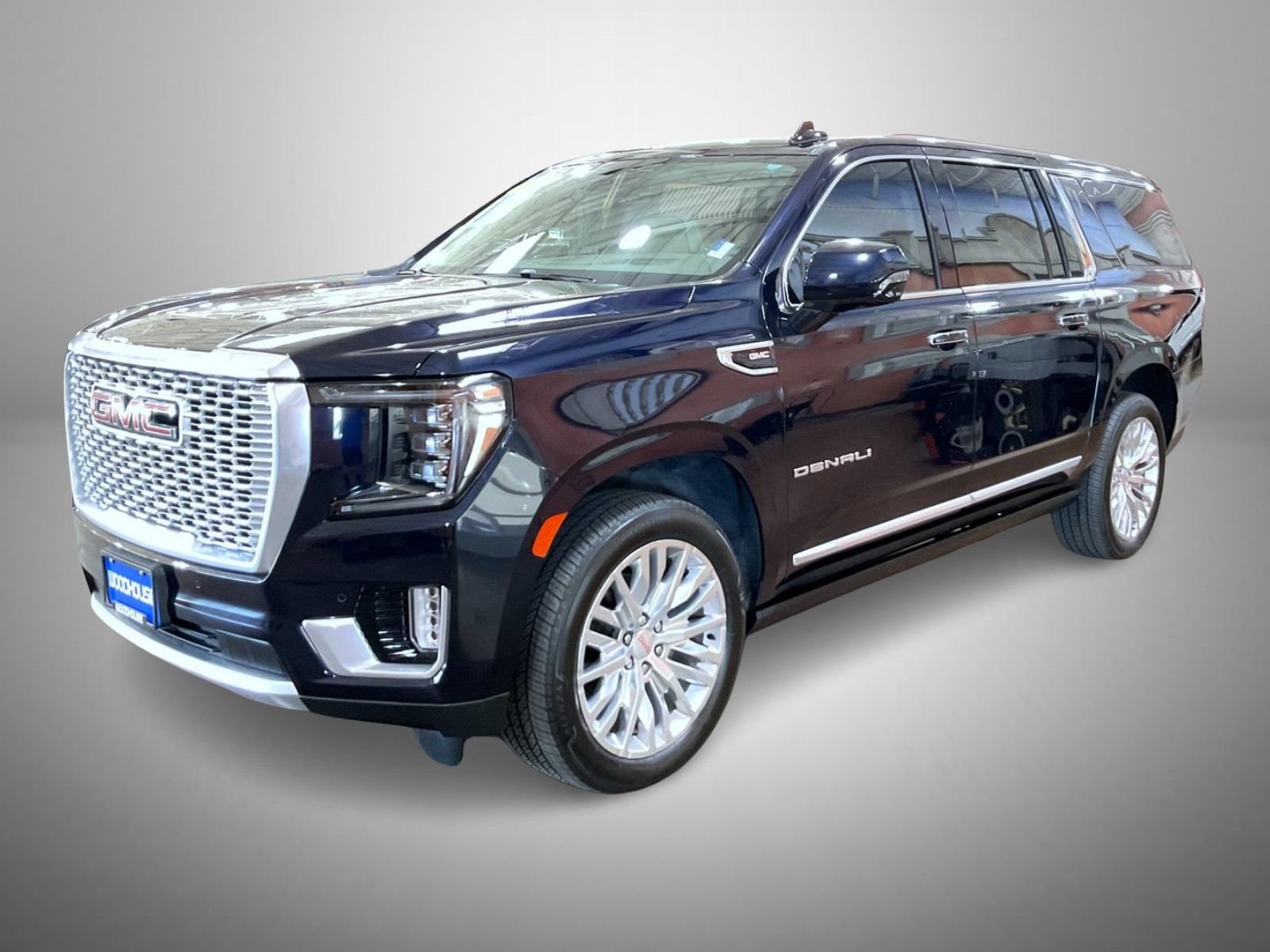 Used 2023 GMC Yukon XL Denali AWD/4WD image 1