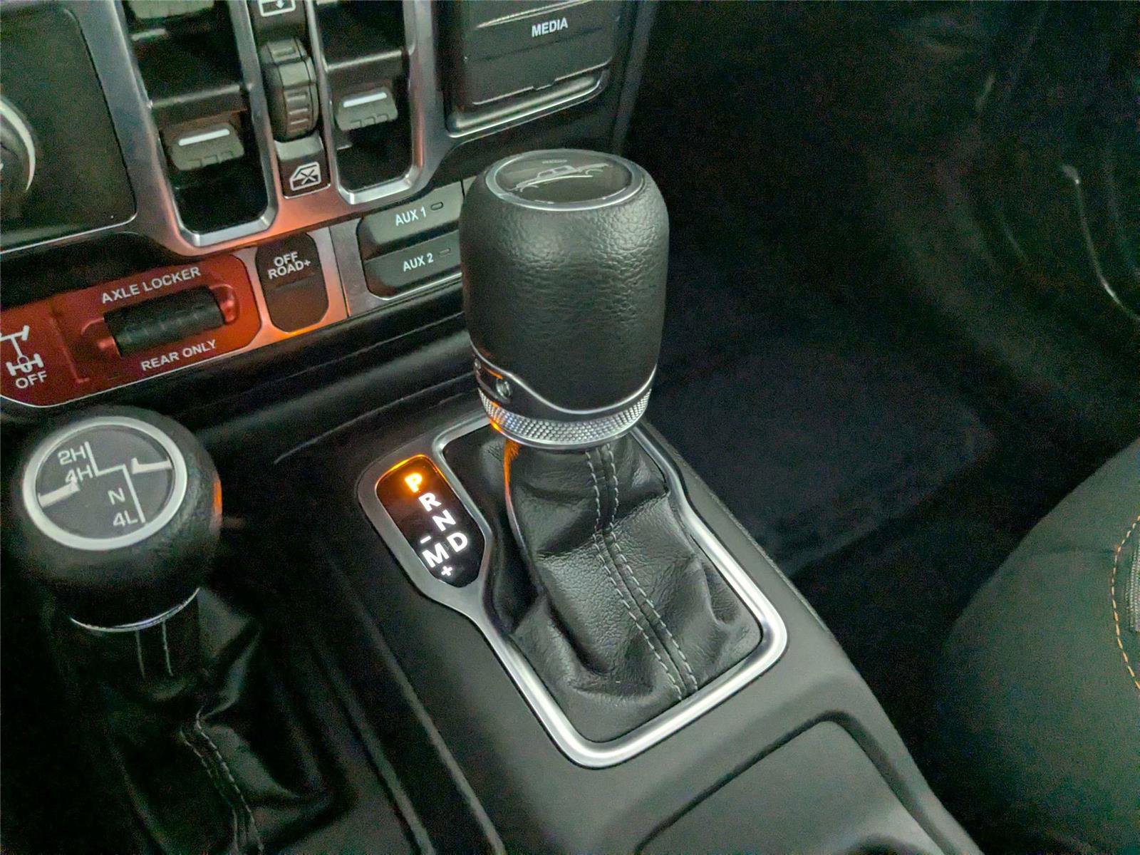 Used 2025 Jeep Gladiator Mojave w/ Convenience Group AWD/4WD image 25