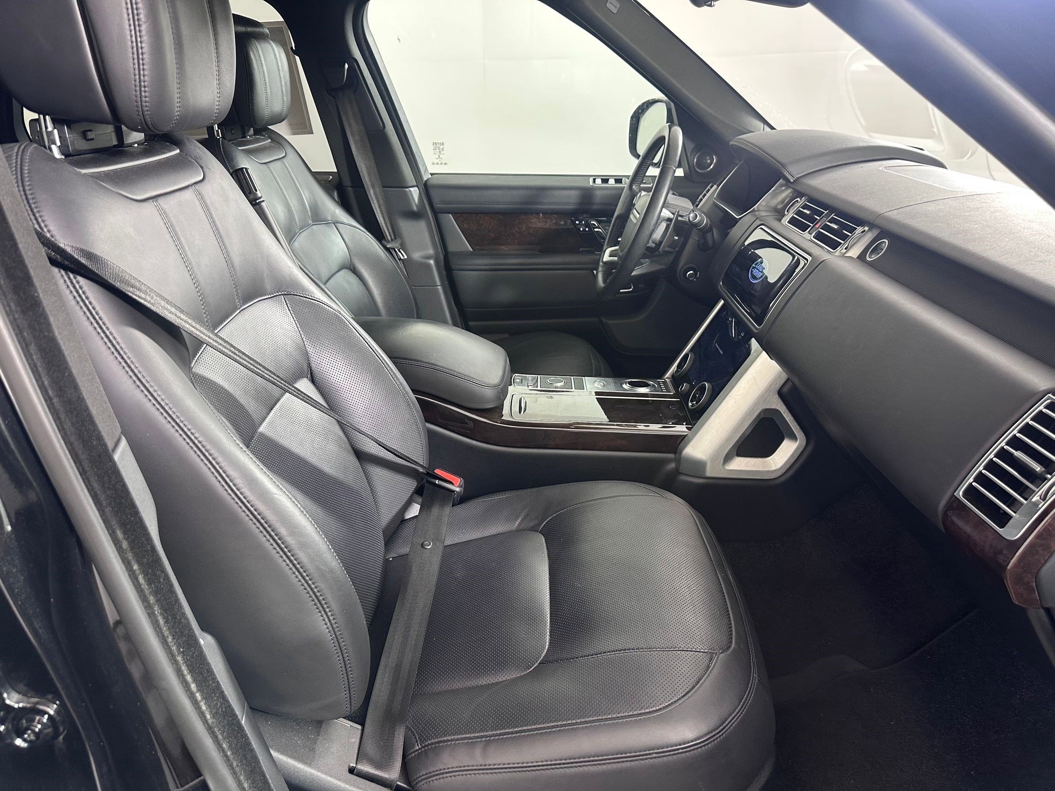 Used 2020 Land Rover Range Rover HSE image 20