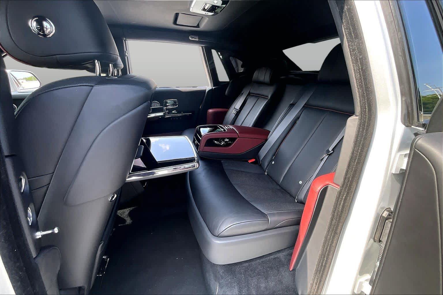 Used 2024 Rolls-Royce Phantom Sedan RWD image 21