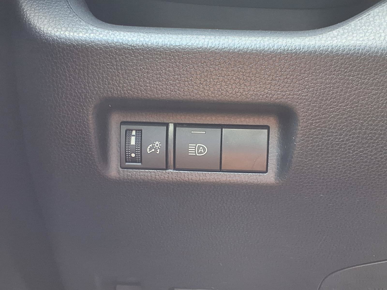 Used 2025 Toyota RAV4 XLE AWD/4WD image 19