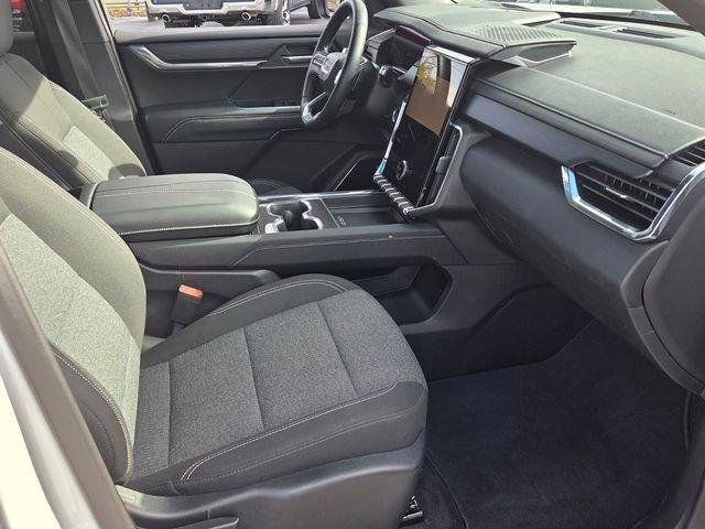 Used 2025 GMC Acadia Elevation image 17