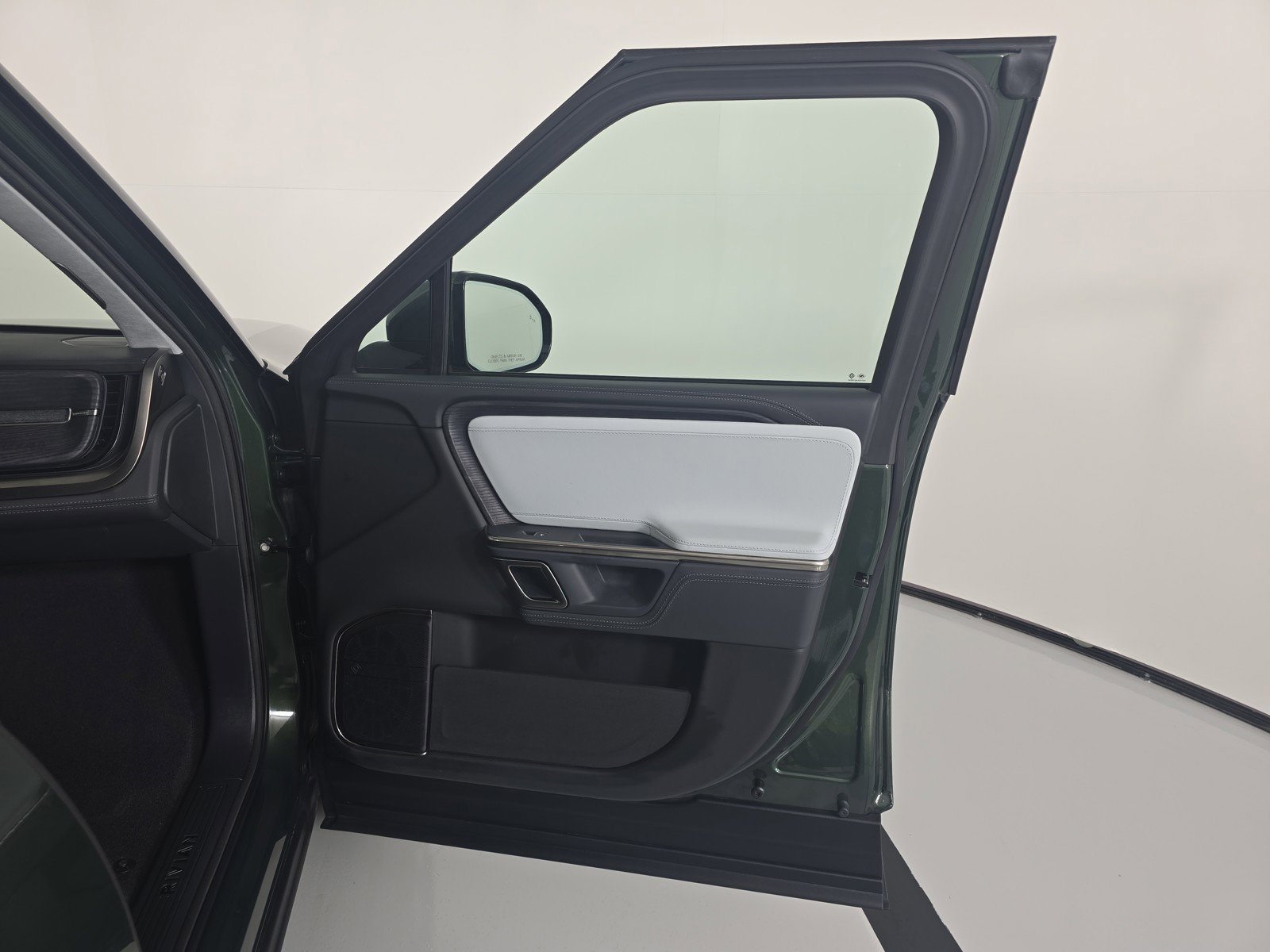 Used 2024 Rivian R1T Adventure AWD/4WD image 18