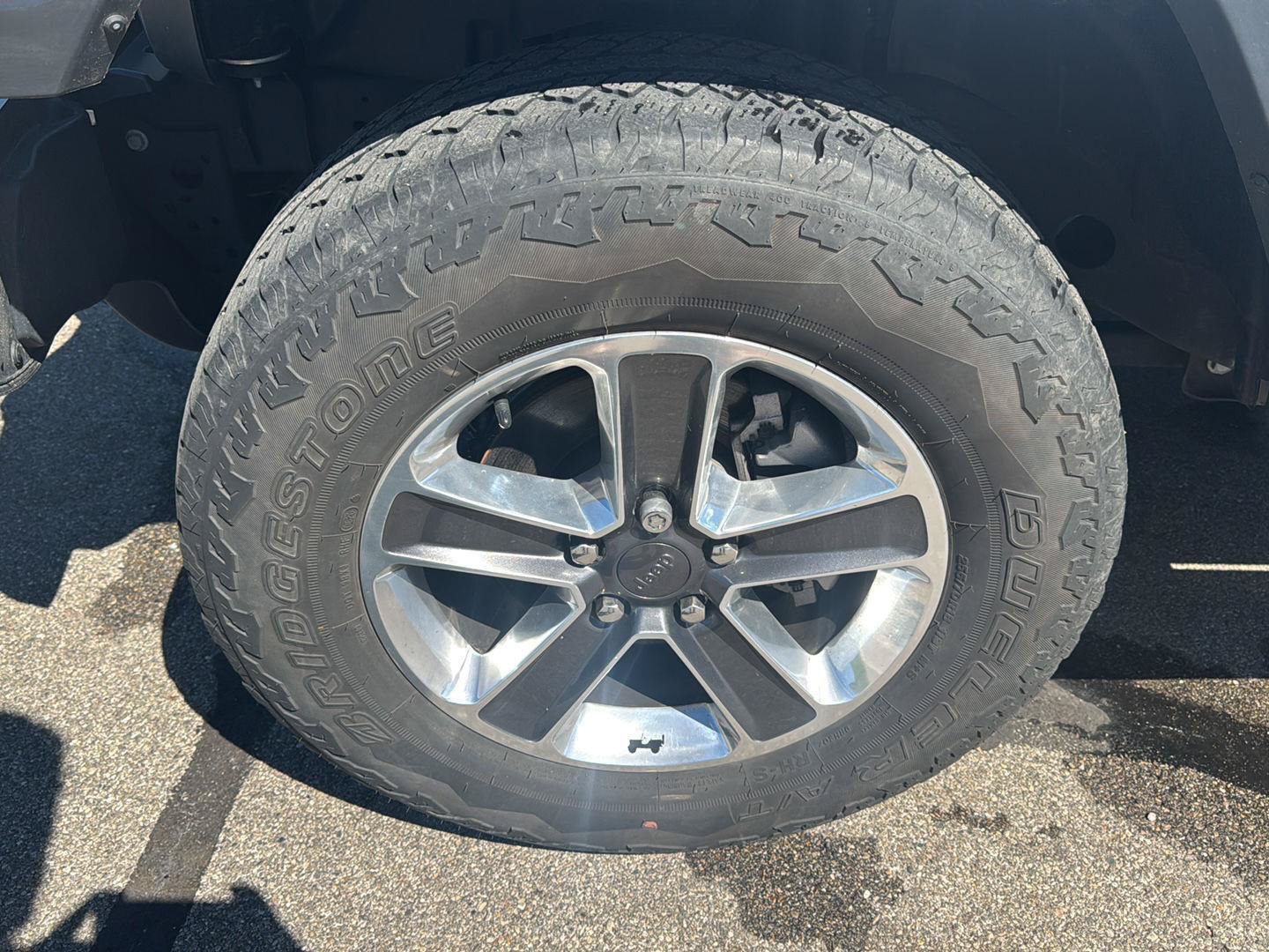 Used 2020 Jeep Wrangler Unlimited Sahara AWD/4WD image 9