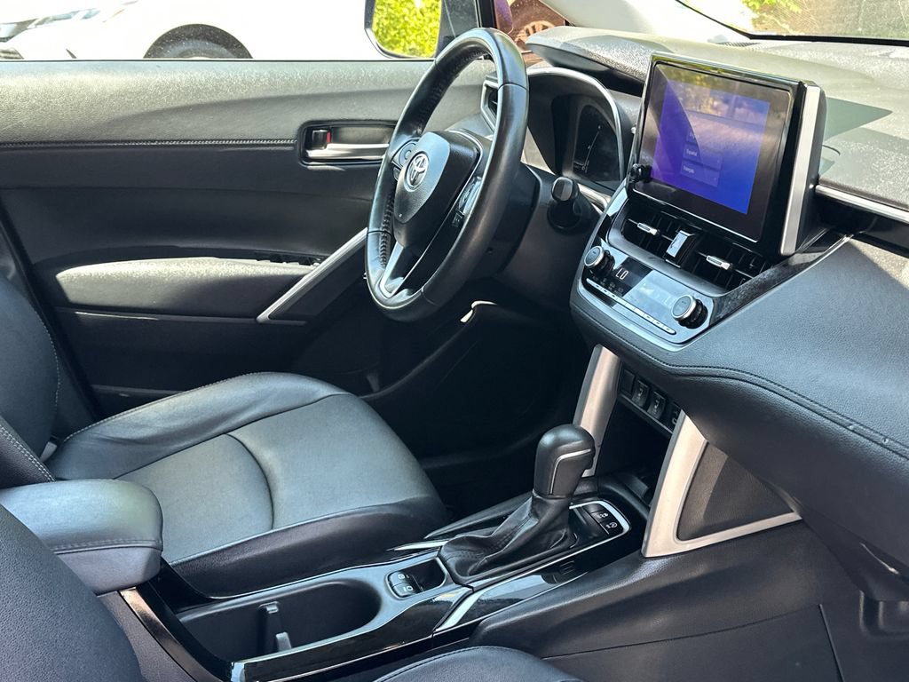Used 2024 Toyota Corolla Cross XLE FWD image 12
