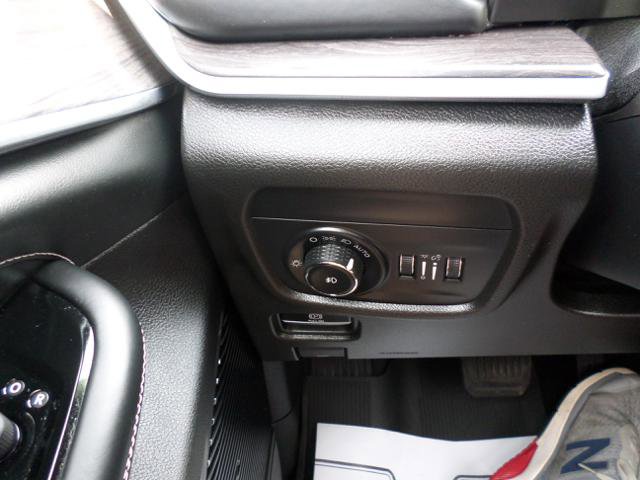 Used 2022 Jeep Grand Cherokee Overland w/ Adv Protech Group III image 29