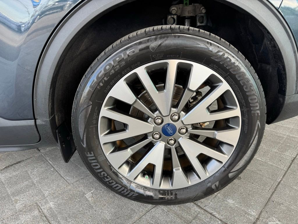 Used 2022 Ford Escape Titanium image 4