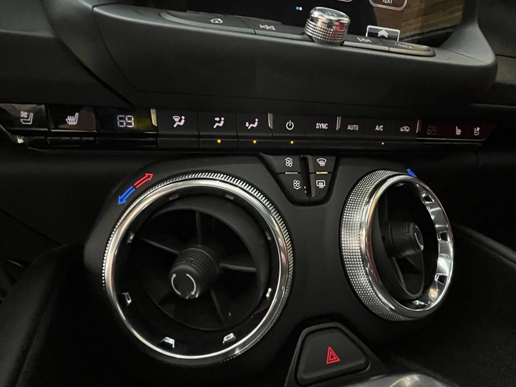Used 2016 Chevrolet Camaro SS RWD image 40