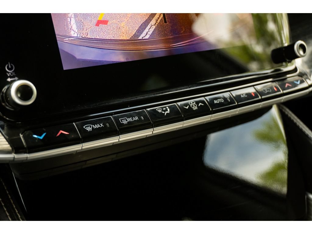 Used 2022 Jeep Wagoneer Series III AWD/4WD image 25