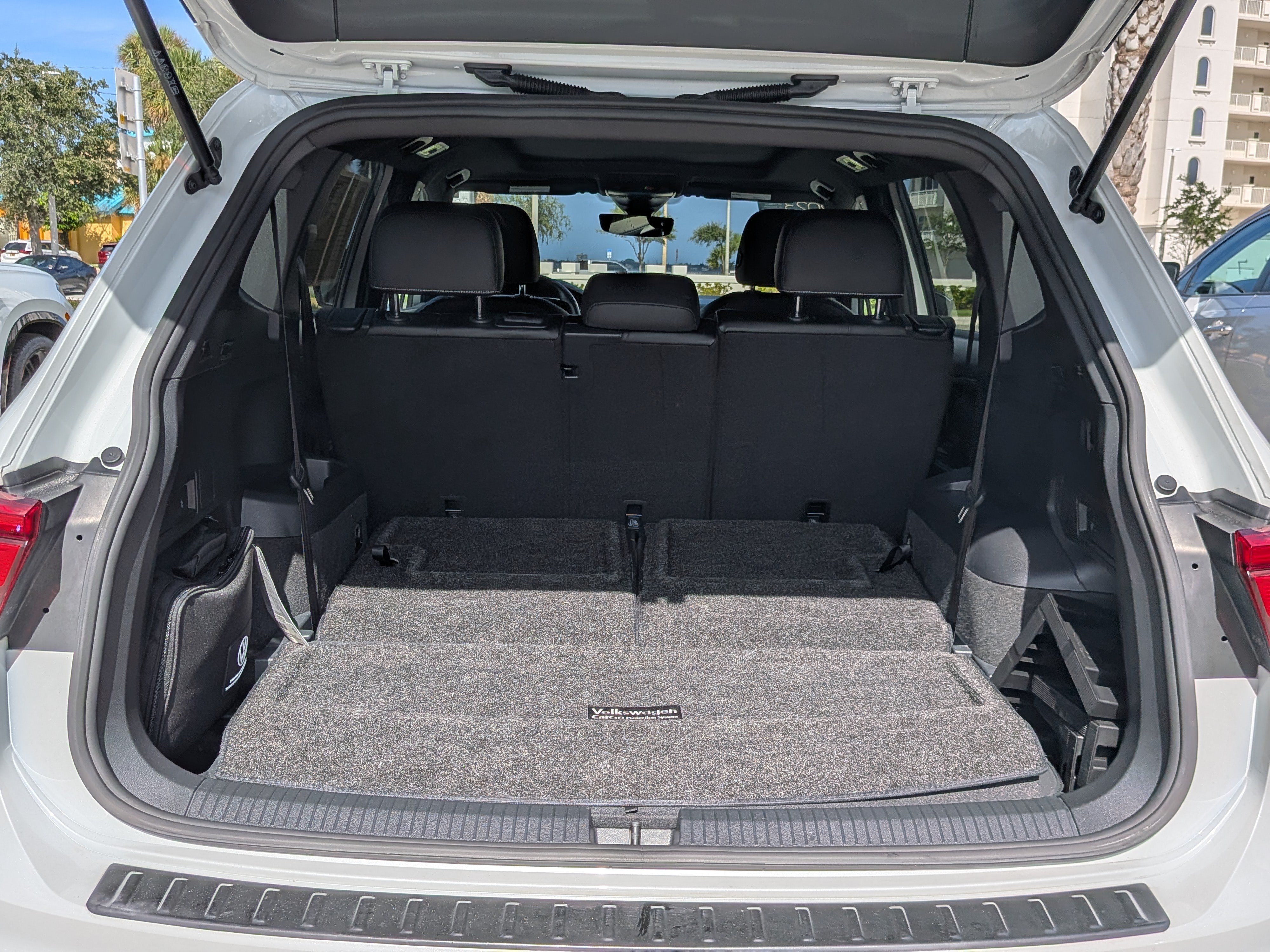 Certified 2023 Volkswagen Tiguan SE R-Line FWD image 12