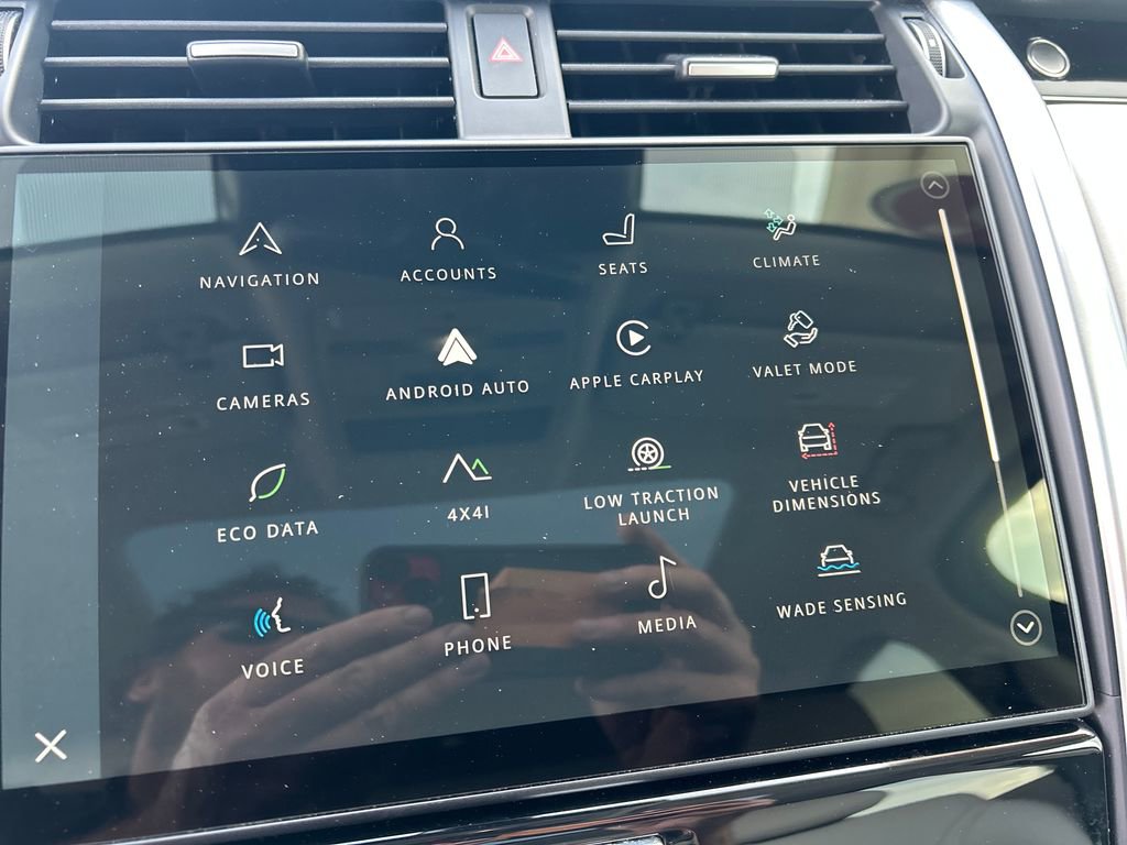 Used 2025 Land Rover Discovery S image 36