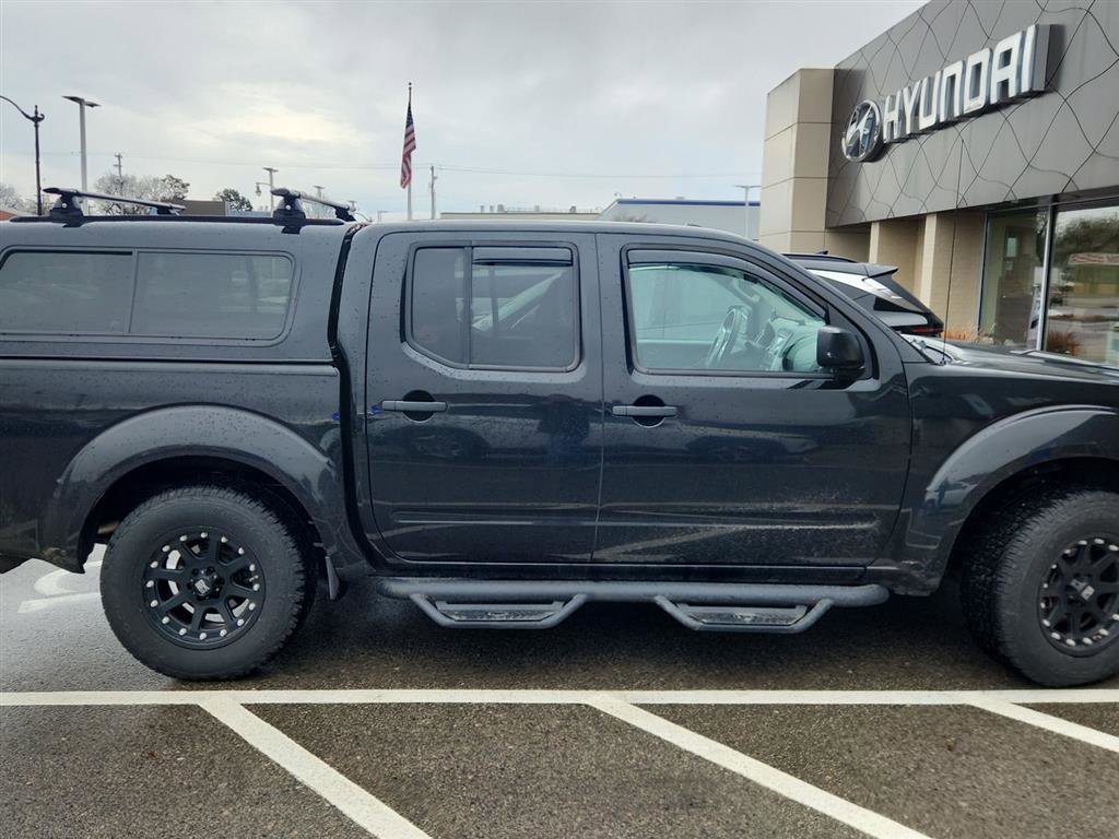 Used 2016 Nissan Frontier SV image 3