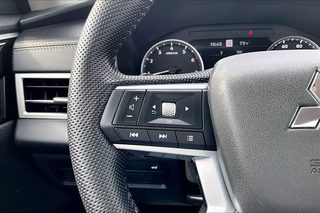 Used 2023 Mitsubishi Outlander SE image 19