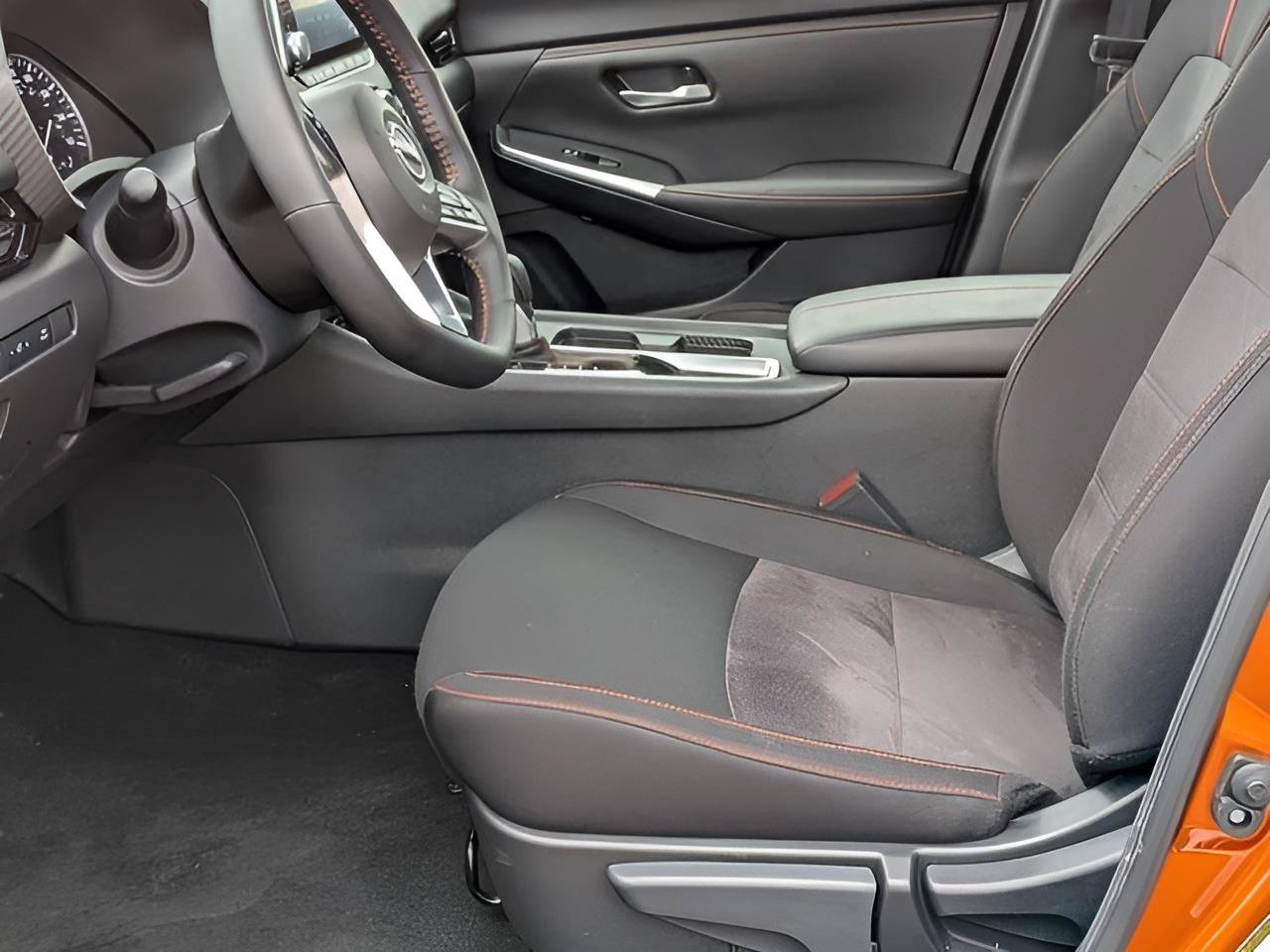 Certified 2025 Nissan Sentra SR FWD image 11