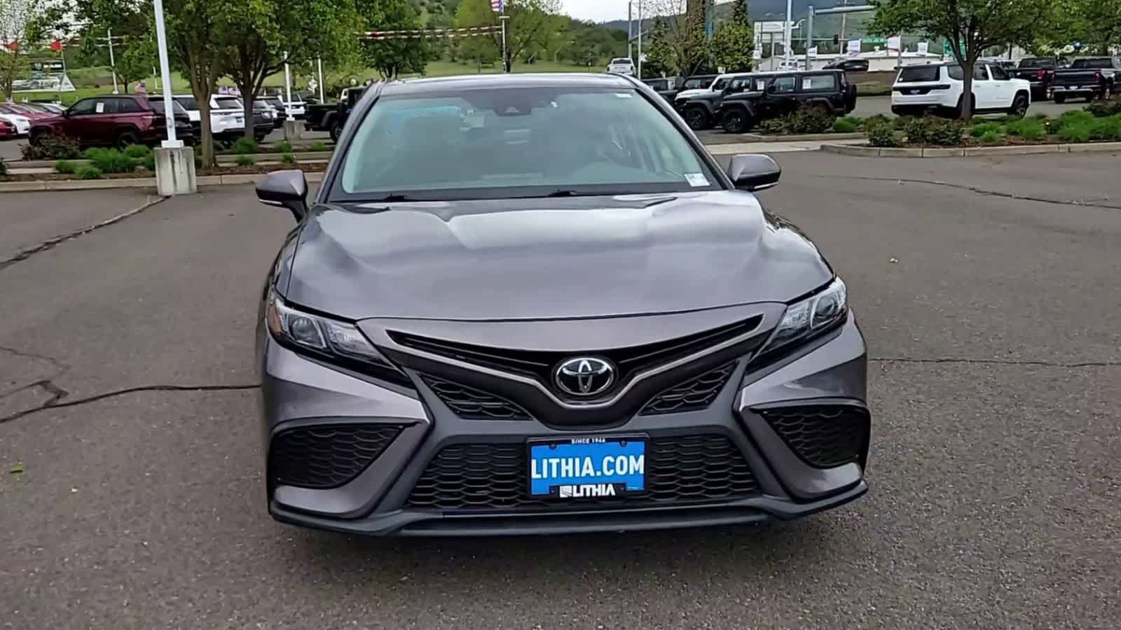 Used 2023 Toyota Camry SE w/ Cold Weather Package FWD image 3