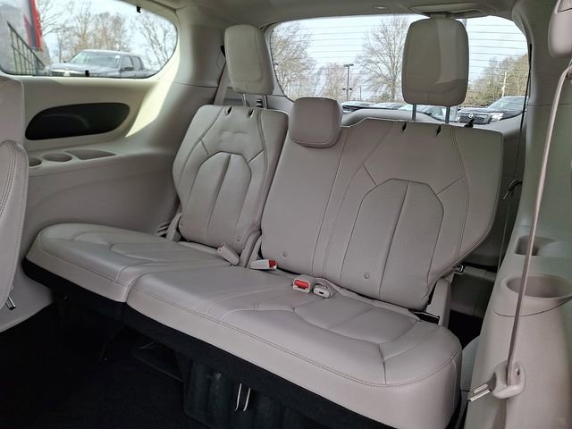 Used 2018 Chrysler Pacifica Touring-L image 10