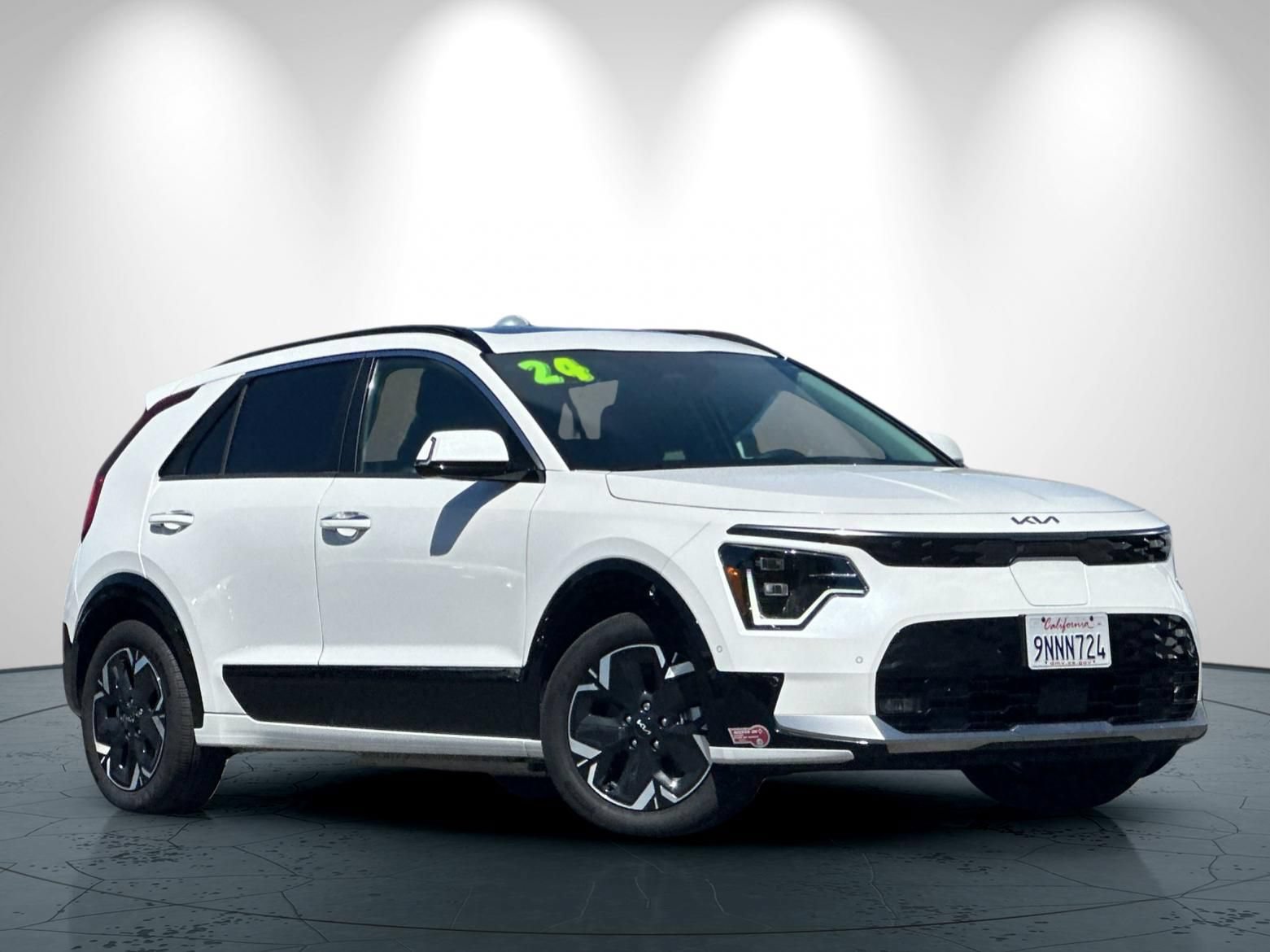 Used 2024 Kia Niro Wave FWD image 2
