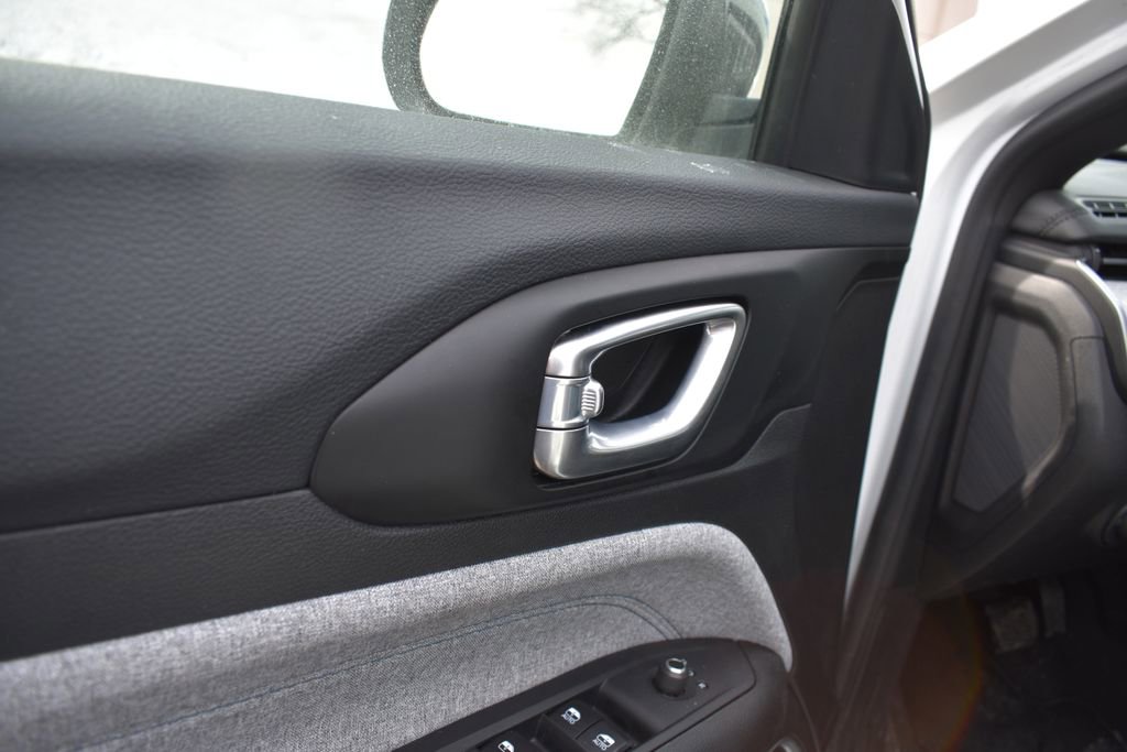 Used 2025 Jeep Compass Latitude image 11