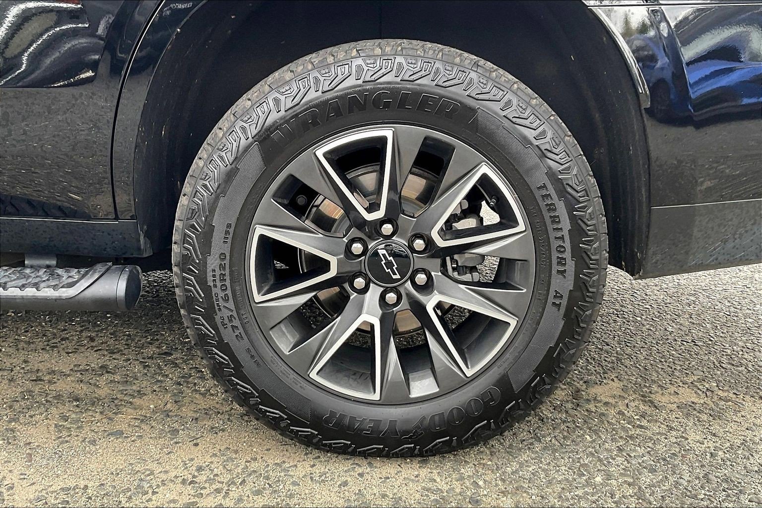 Used 2024 Chevrolet Tahoe Z71 w/ Luxury Package image 9