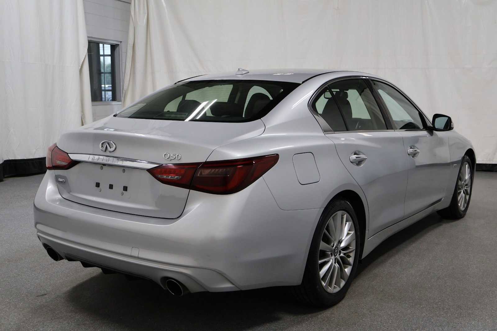 Used 2019 INFINITI Q50 Luxe w/ Essential Package (3.0T Luxe) AWD/4WD image 9