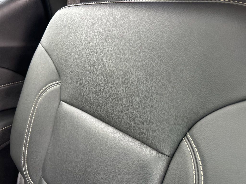 Used 2023 Chevrolet Traverse LT image 19