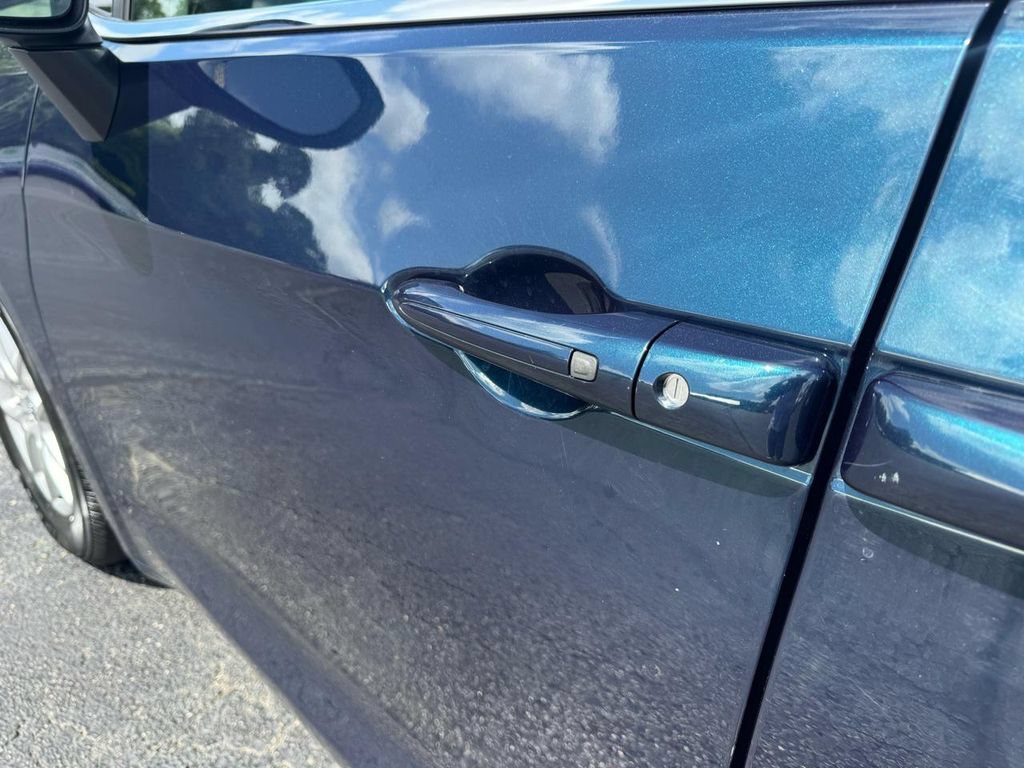Used 2023 Chrysler Pacifica Touring-L FWD image 11