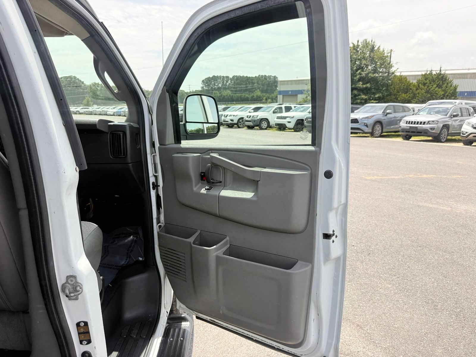 Used 2020 Chevrolet Express 3500 LT w/ LT Preferred Equipment Group RWD image 19
