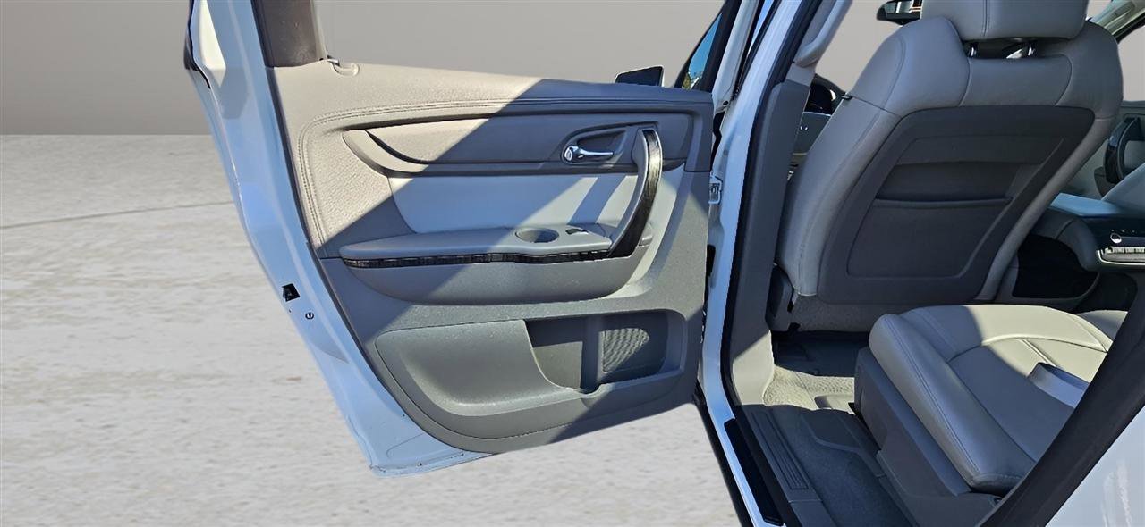 Used 2015 GMC Acadia SLT image 16