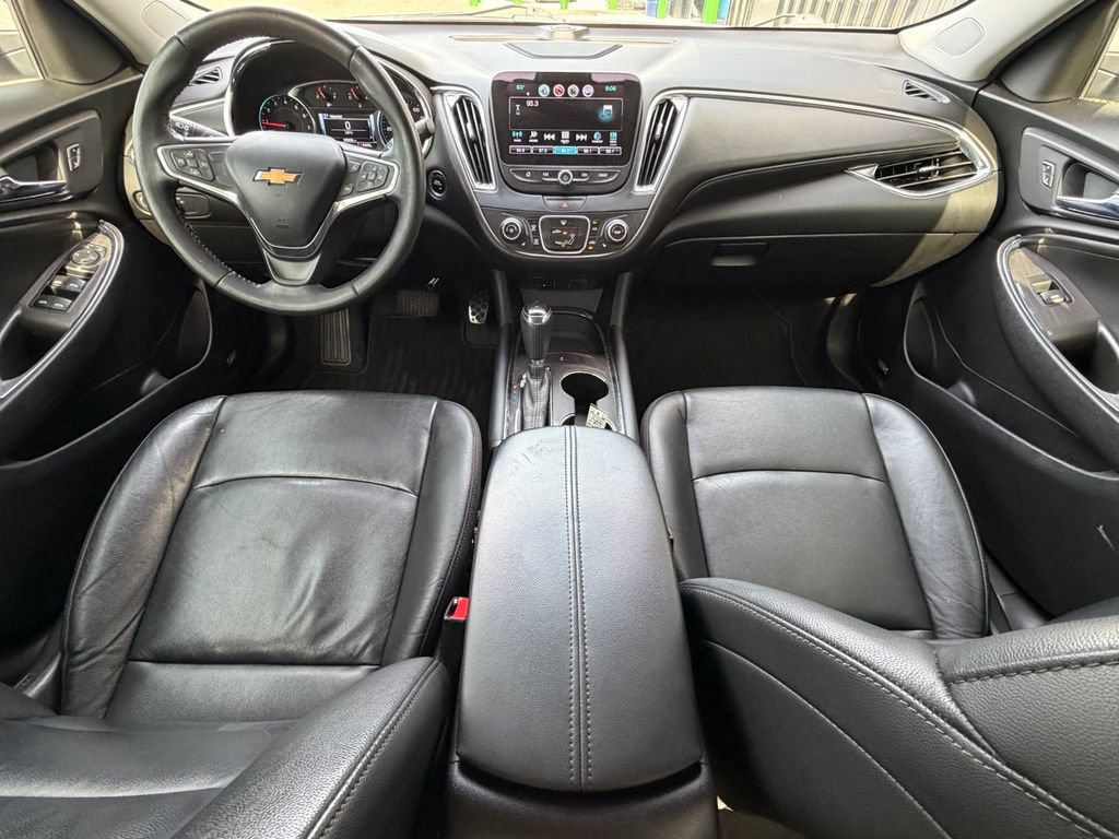 Used 2017 Chevrolet Malibu LT w/ Leather Package FWD image 8