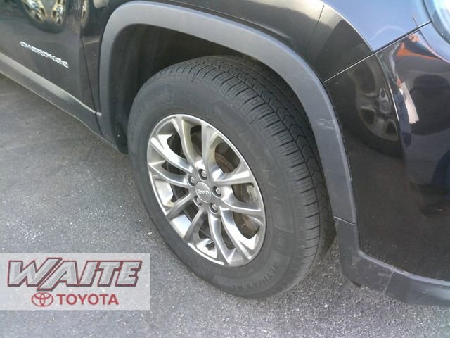 Used 2021 Jeep Cherokee Latitude Lux w/ Comfort/Convenience Group image 3