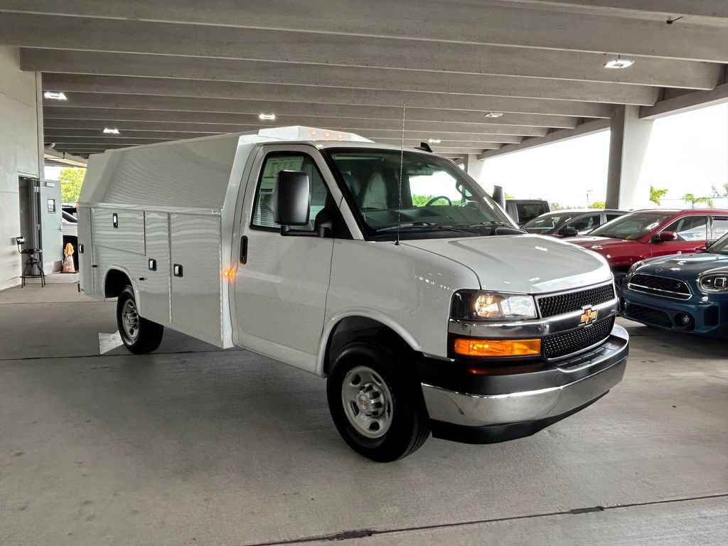 New 2026 Chevrolet Express 3500 w/ Power Convenience Package RWD image 4