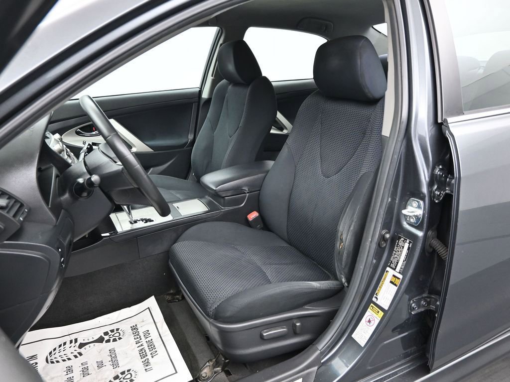 Used 2010 Toyota Camry SE image 9