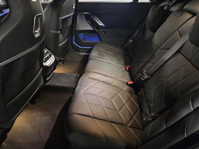 Used 2025 BMW i7 xDrive60 image 17