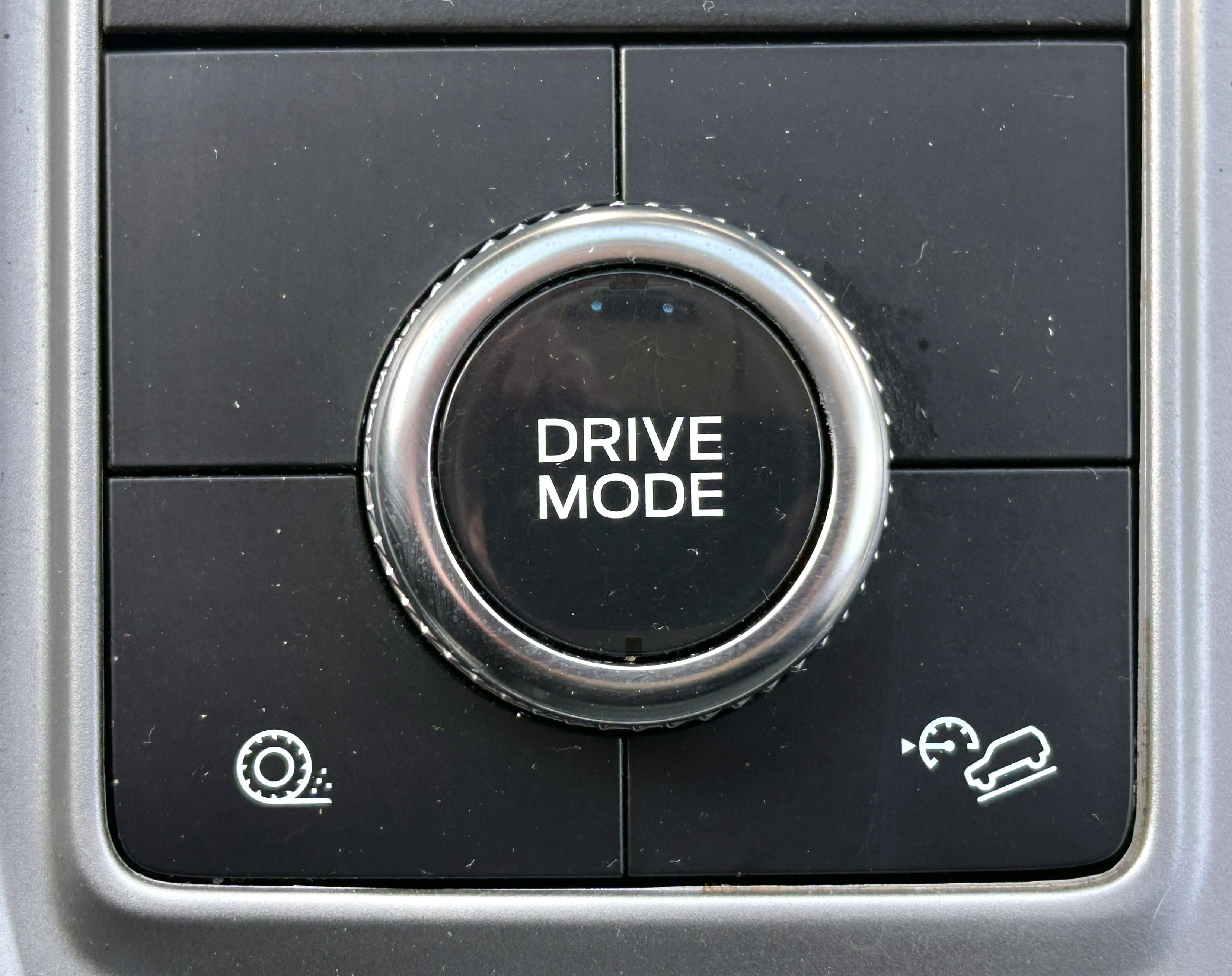 Used 2023 Ford Explorer XLT w/ Equipment Group 202A image 31