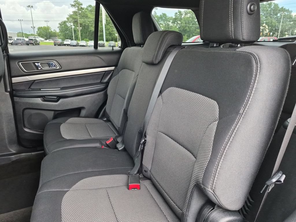 Used 2018 Ford Explorer XLT FWD image 29