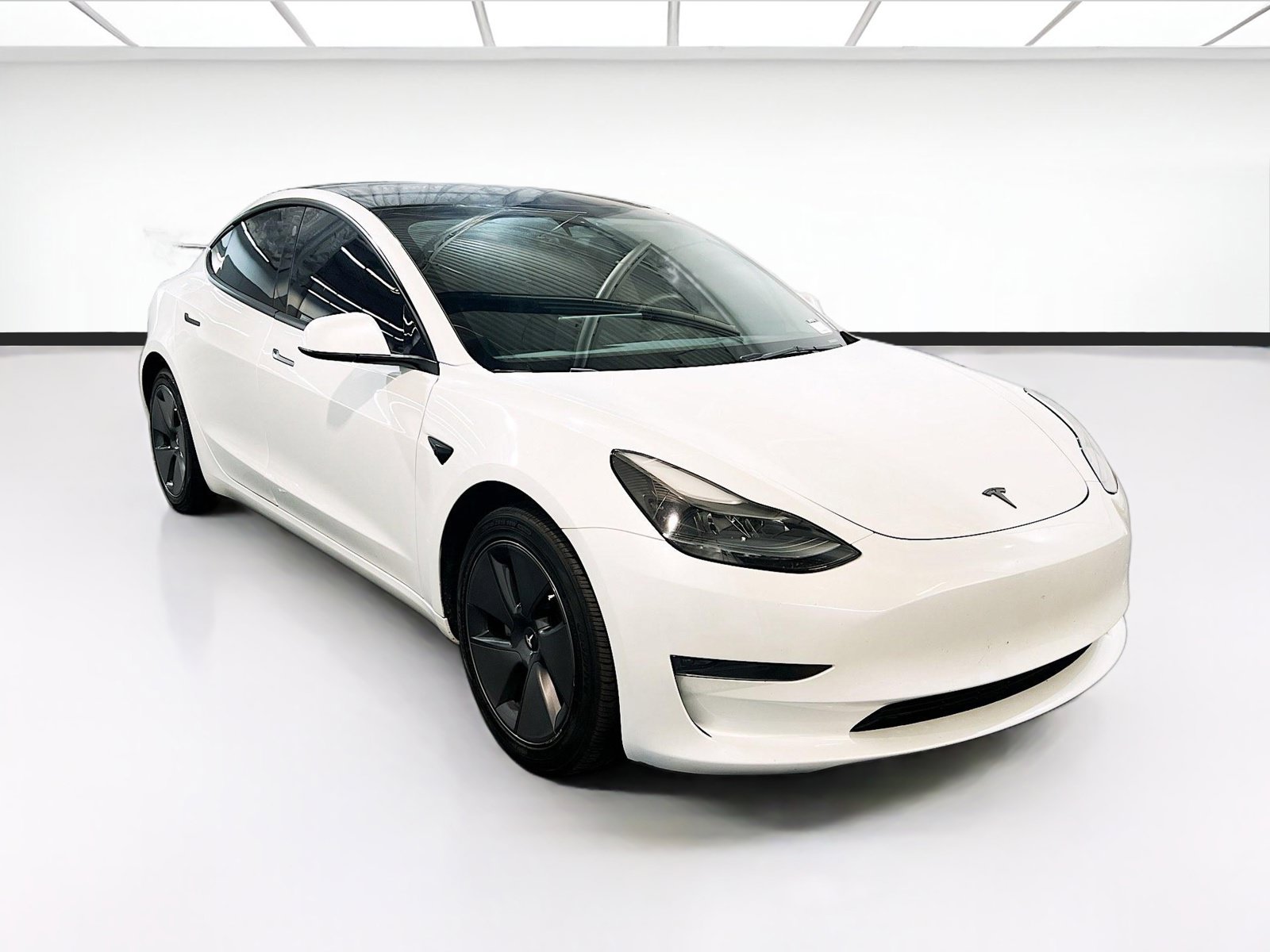 Used 2023 Tesla Model 3 Standard Range RWD image 3