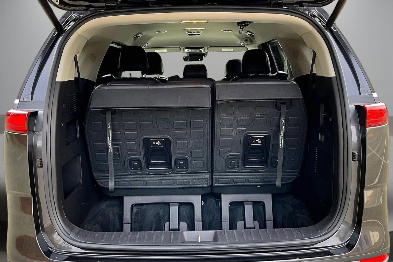 Used 2024 Kia Carnival EX image 26