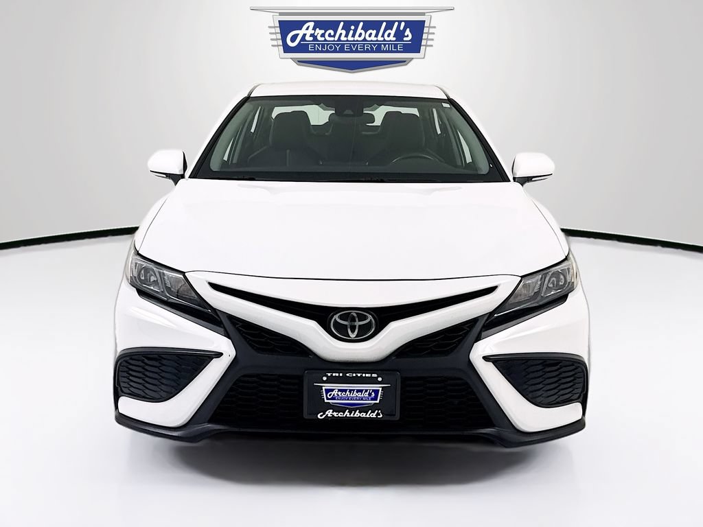 Used 2022 Toyota Camry SE AWD/4WD image 2