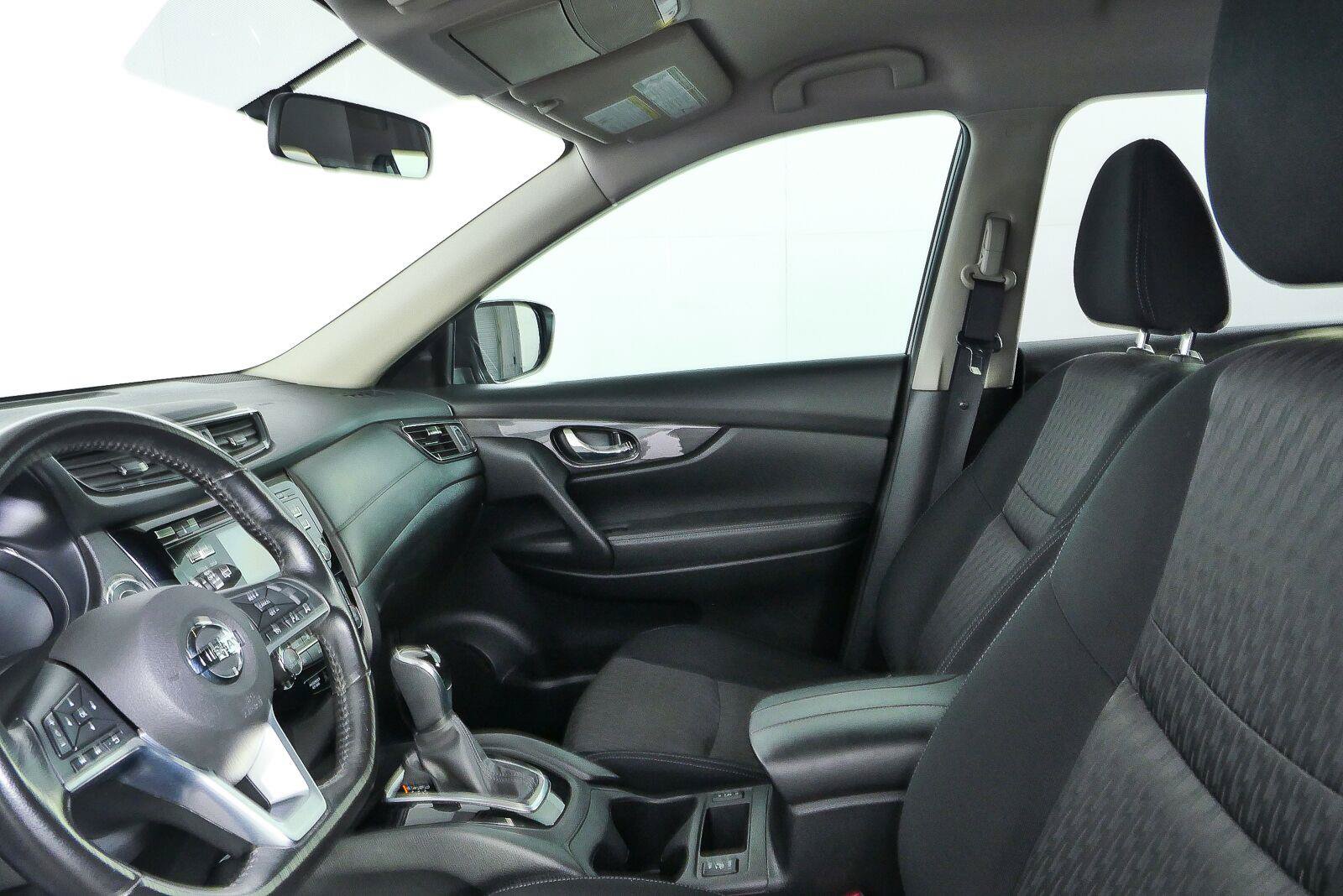 Used 2017 Nissan Rogue SV FWD image 11