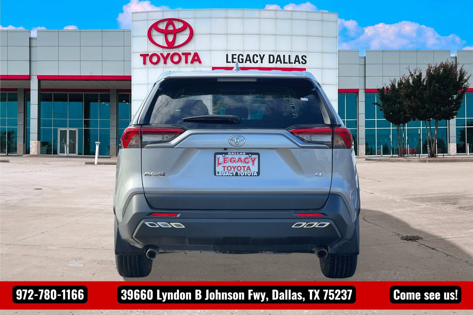 Used 2024 Toyota RAV4 LE image 8