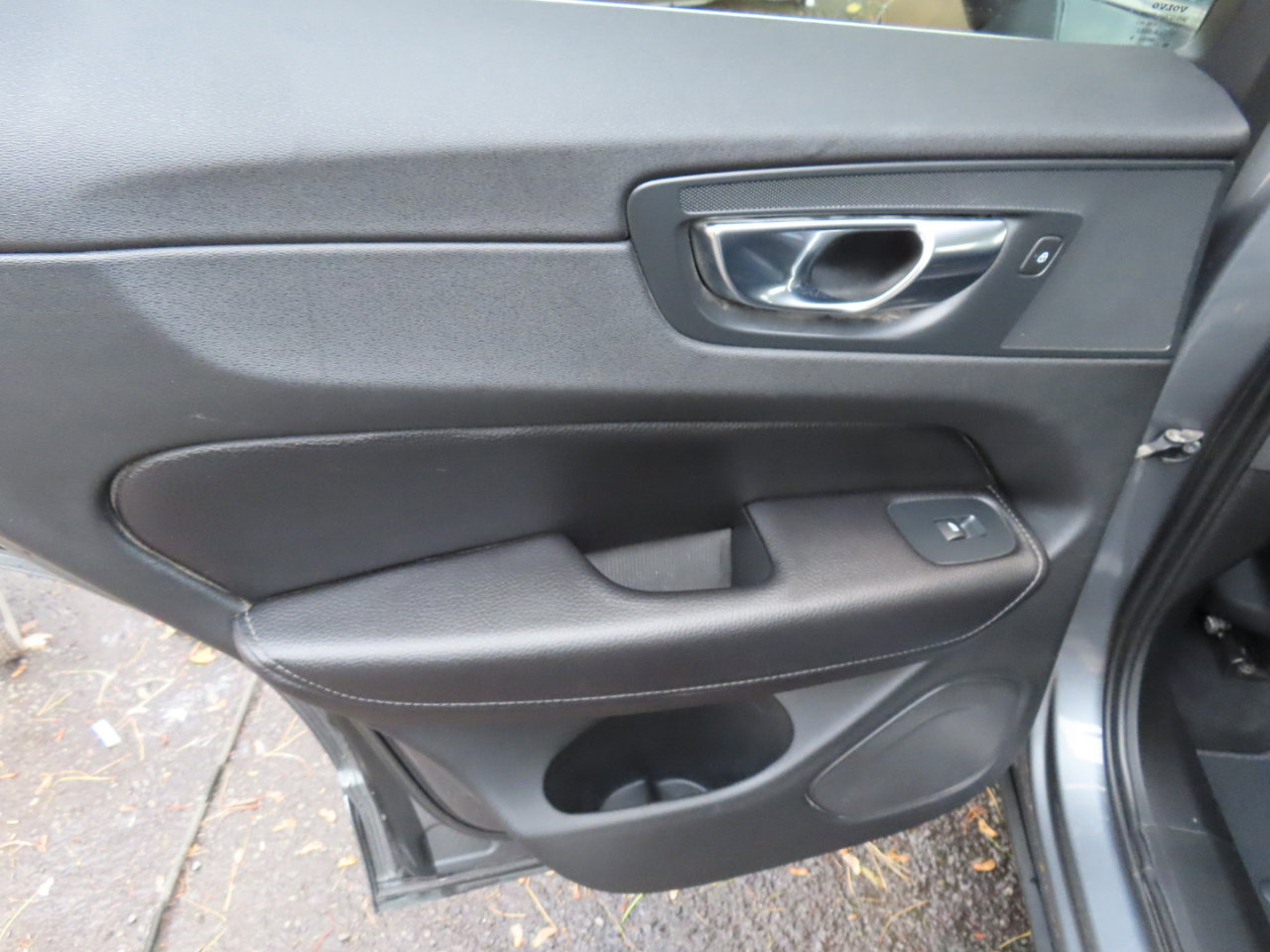 Used 2019 Volvo XC60 T6 Momentum w/ Premium Package image 12