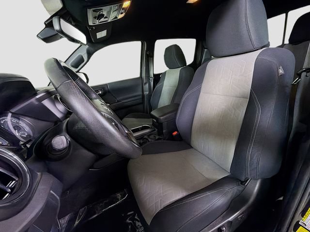 Used 2022 Toyota Tacoma TRD Off-Road AWD/4WD image 11