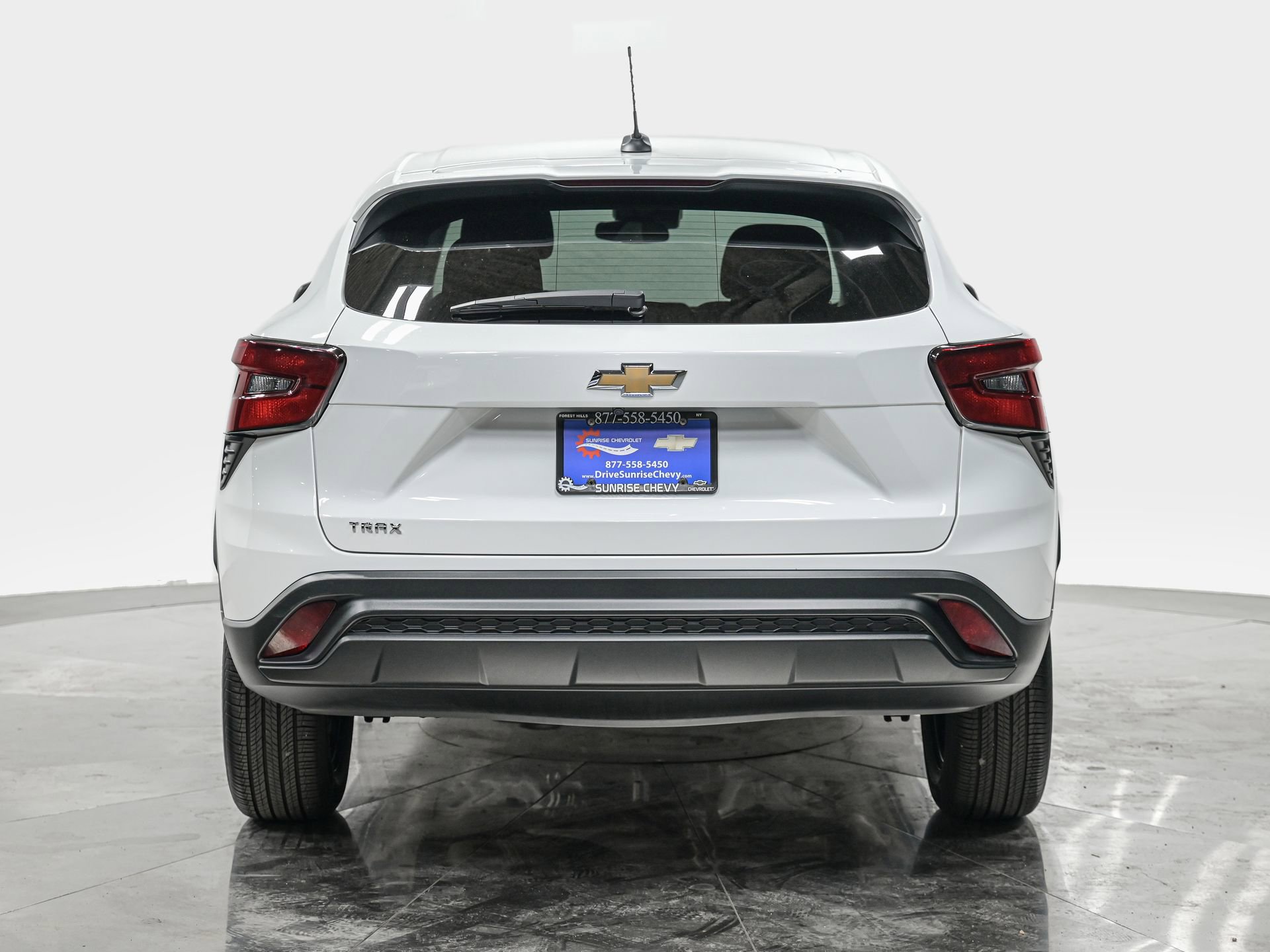 Used 2025 Chevrolet Trax LS FWD image 4